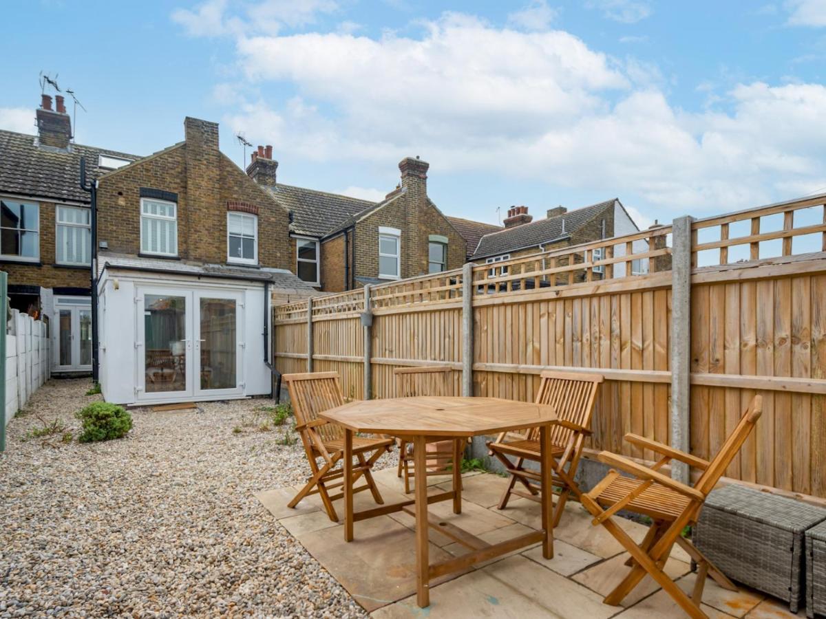 Pass The Keys 3 Bed Scandi Heaven Minutes From The Beach Whitstable Bagian luar foto